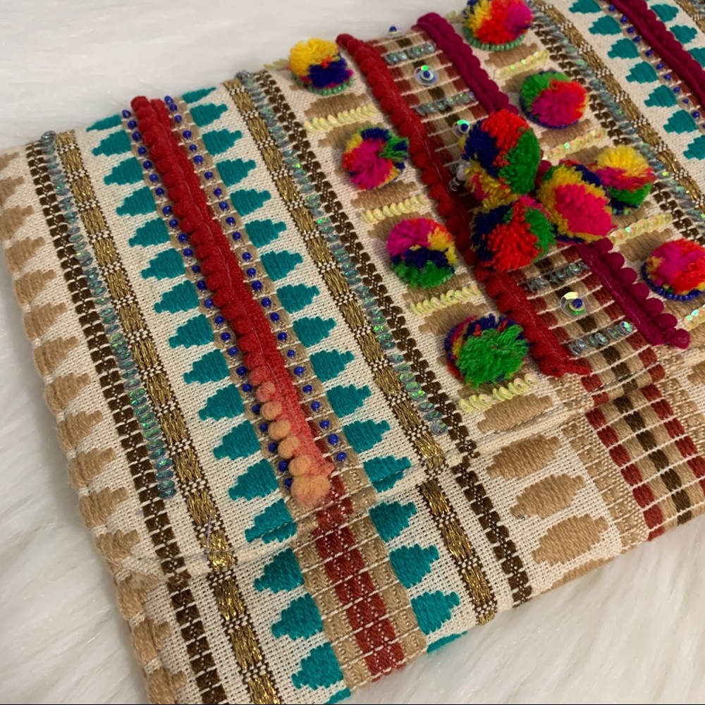 Unique clutch purse is in excellent condition - Picture 5 of 11